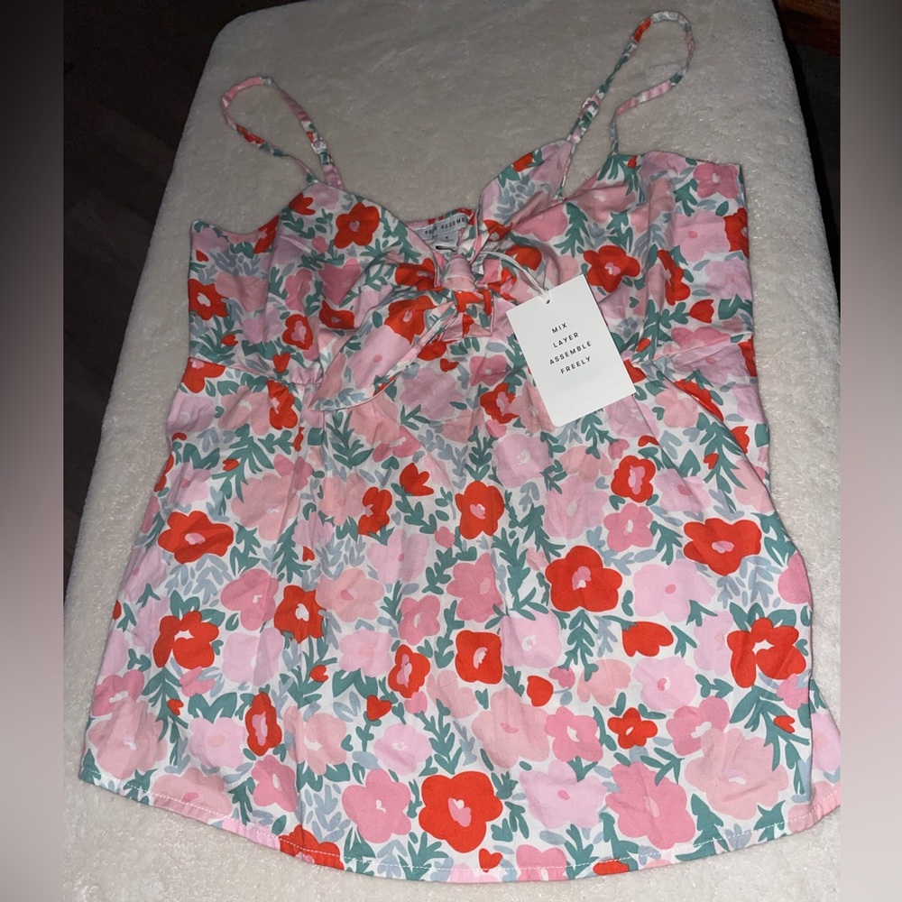 Very cute Tank top with the tags still Size Small